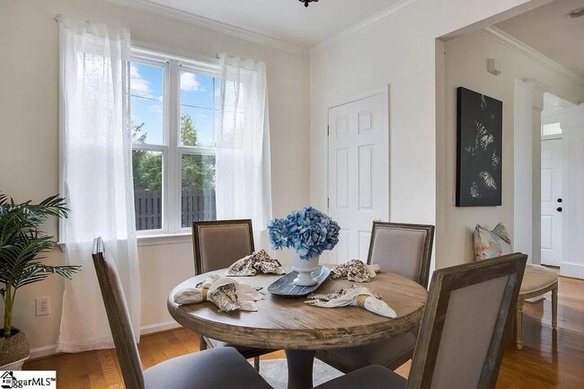 Building Photo - 12 Harvley St