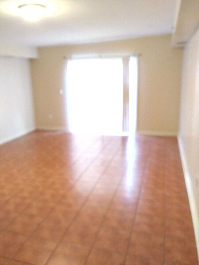 Building Photo - Luxury to Love