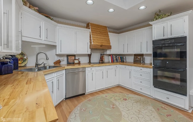 Building Photo - Beautiful 2 Bedroom, 2 Bathroom home with ...