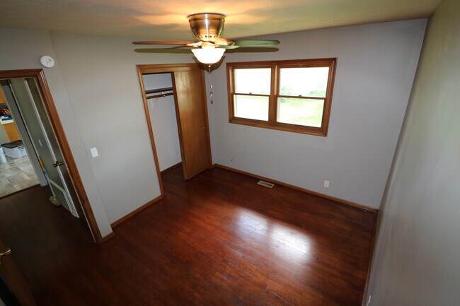 Building Photo - 1409 Thomas Dr