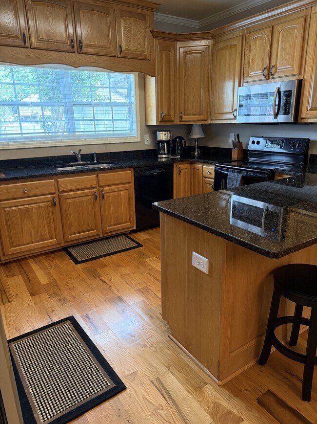 Building Photo - 501 Port Laz Ln
