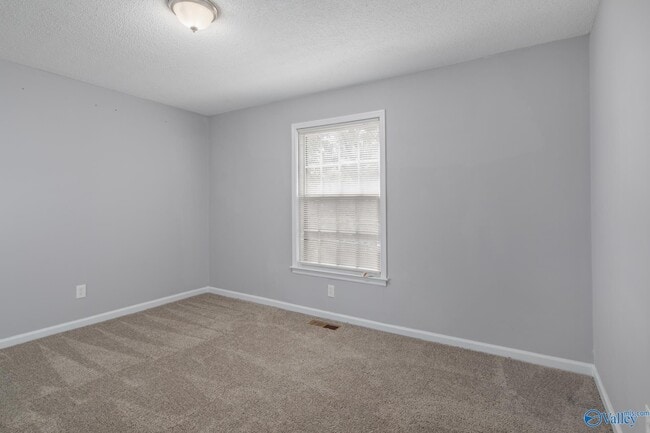 Building Photo - 2624 Excalibur Dr SE