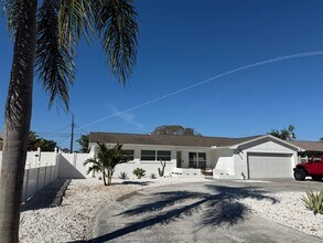 Building Photo - Stunning Seminole Home with Private Pool | 3 Bed / 2 Bath