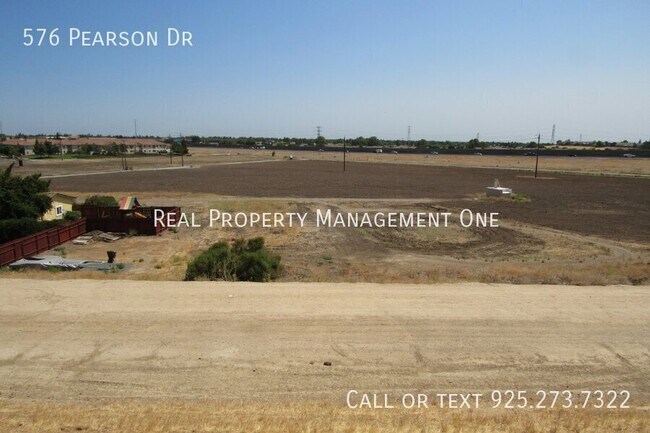 Building Photo - 576 Pearson Dr