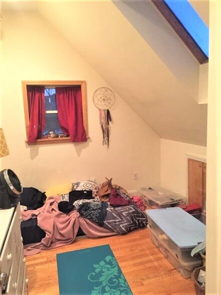 Building Photo - 166 Pearl St