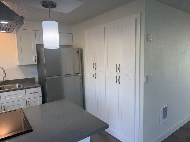 Building Photo - Updated 2 bedroom 1.5 bath duplex in Thurston!