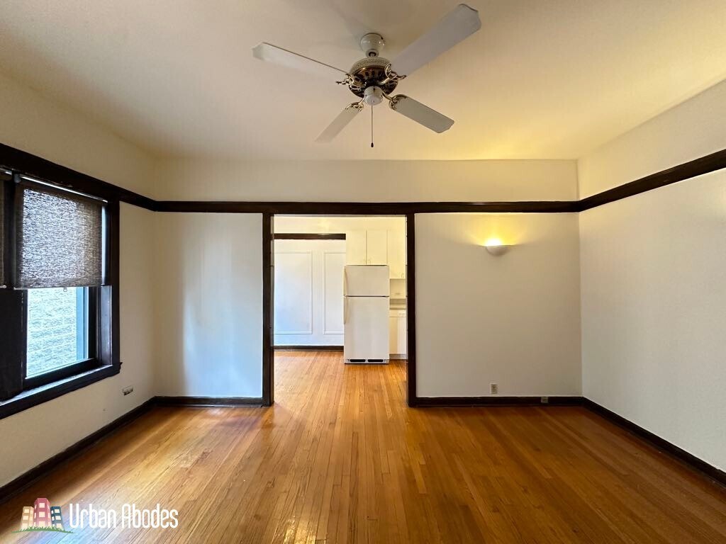 Building Photo - 820 W Waveland Ave