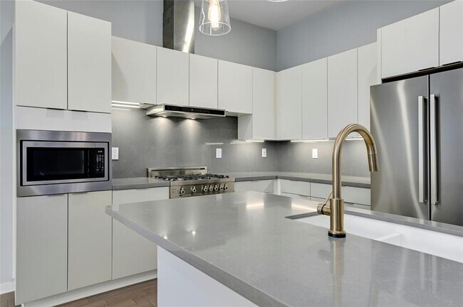 Building Photo - 207 W Johanna St