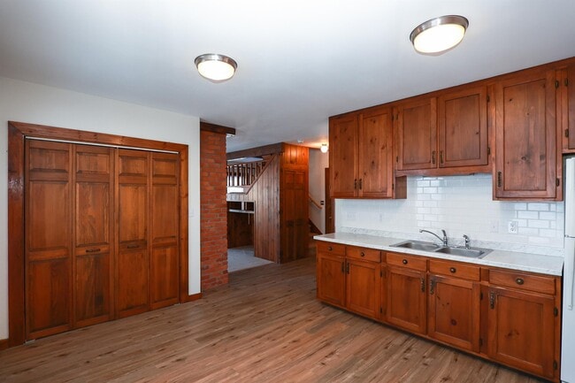 Building Photo - 25 Blucher St