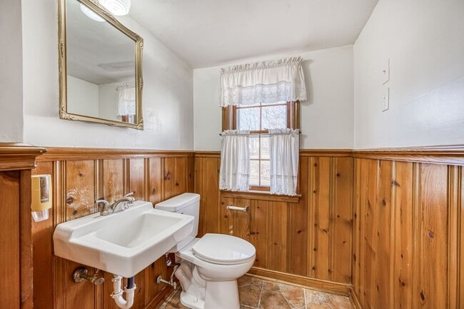 Building Photo - Spacious Chesterfield Home Move In Ready