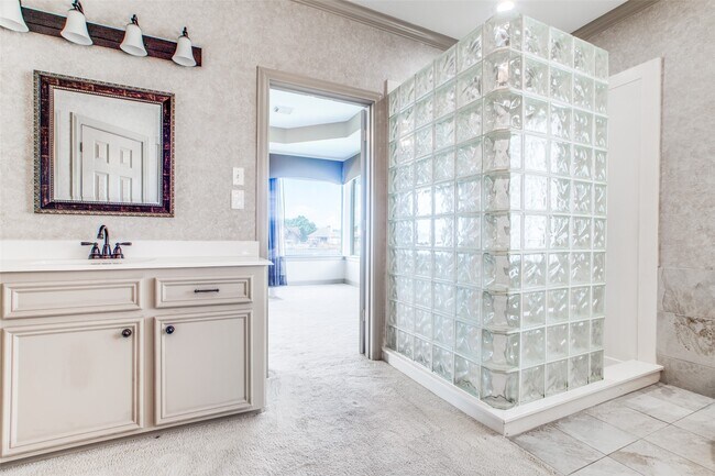 Building Photo - 13661 Lakeside Pl Dr