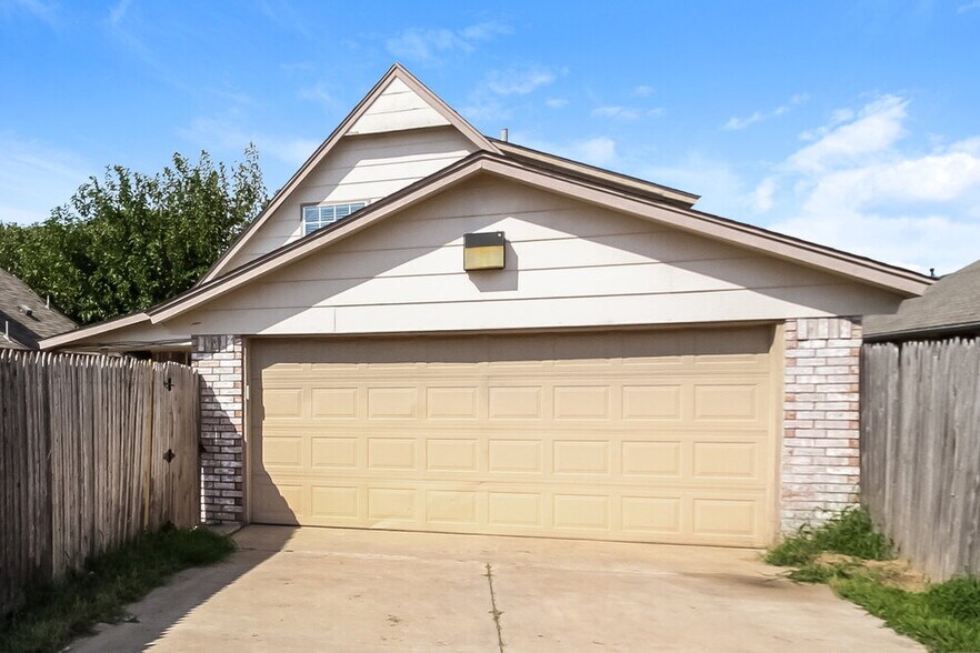 Building Photo - 2110 Westmore Dr