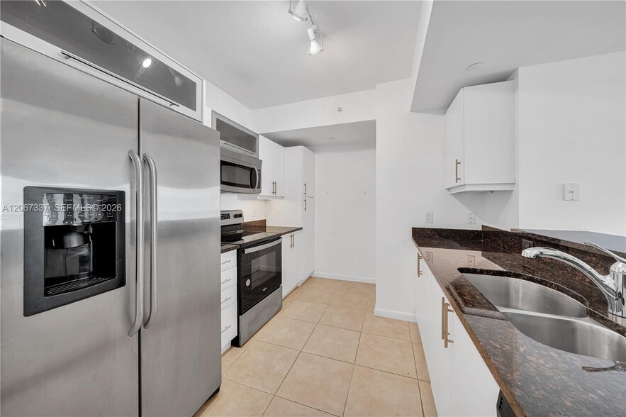 Building Photo - 7350 SW 89th St