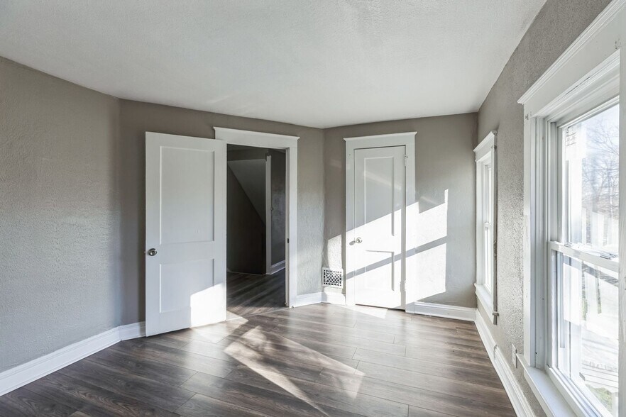 Building Photo - 1573 Jermain Dr