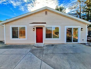 Building Photo - Beautiful 2bd Single Story House With Gate...