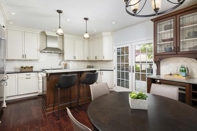 Building Photo - 5 bedroom in Chicago IL 60614