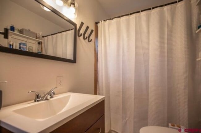 Building Photo - 2604 Columbine Dr