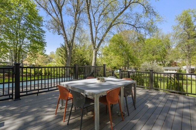 Building Photo - 265 Jackson St