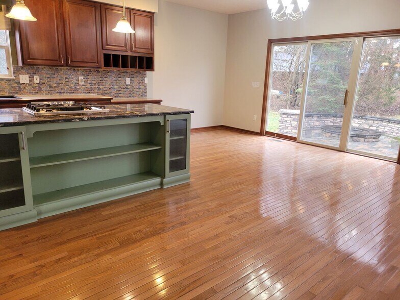 Building Photo - 8162 Chateau Ln