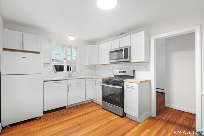 Building Photo - 5 Wood Ct