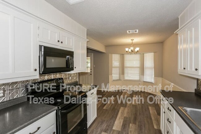Building Photo - 7705 Red Oak St