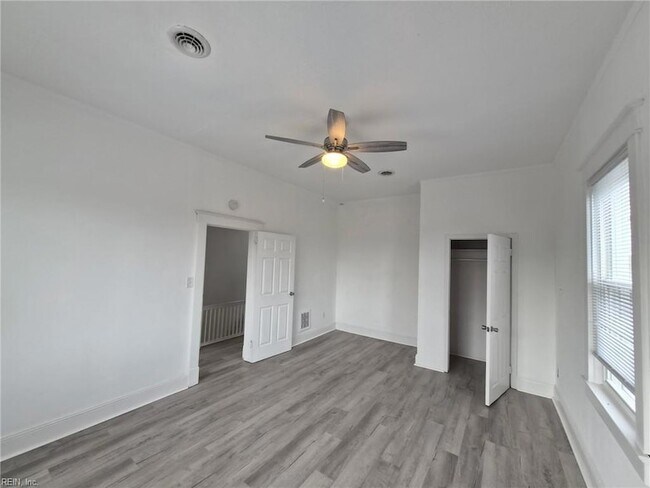 Building Photo - 351 51st St