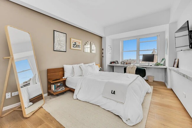 Primary Photo - 60 E 8th St