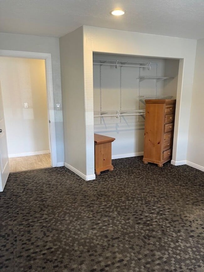 Building Photo - Mixed Use Unit