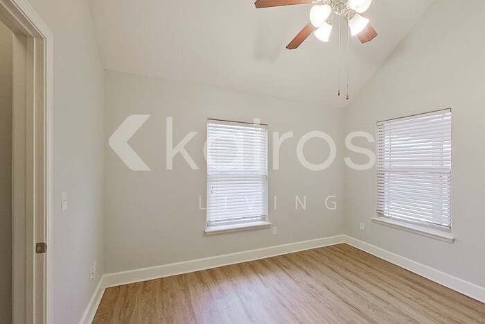 Building Photo - 2105 SE 42nd Ave