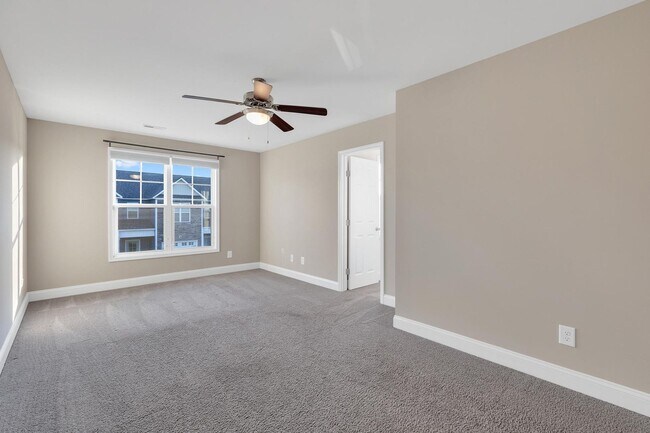 Building Photo - 3 BR close to Stone Bay!