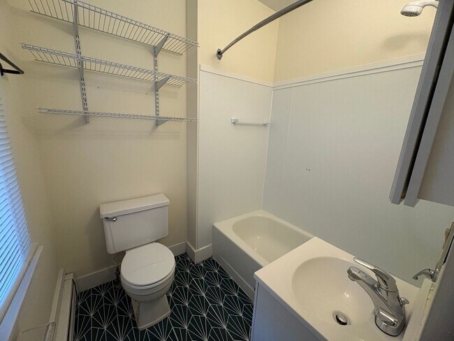 Building Photo - 519-5195 S Market St