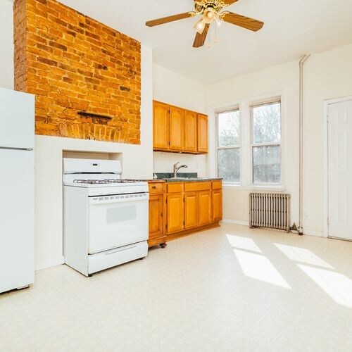 Building Photo - 223 Troutman St