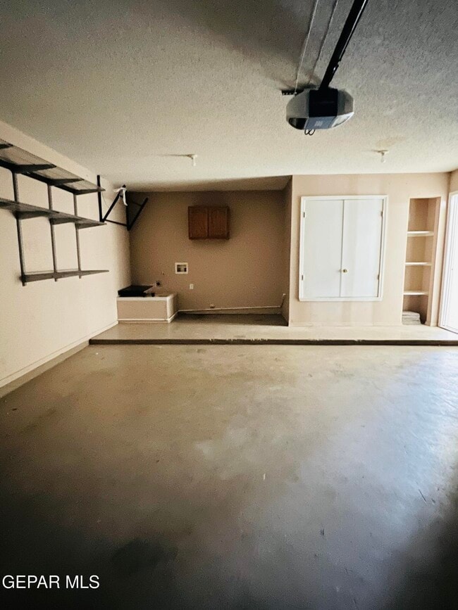 Building Photo - 12369 Tierra Apache Rd