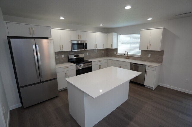 Building Photo - 5813 W Stavros St
