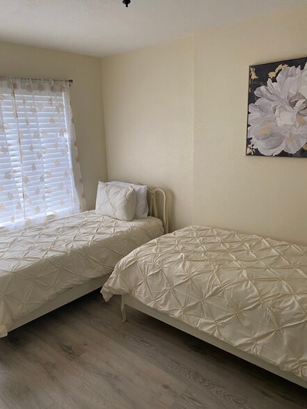 Building Photo - 4704 MacArthur Blvd