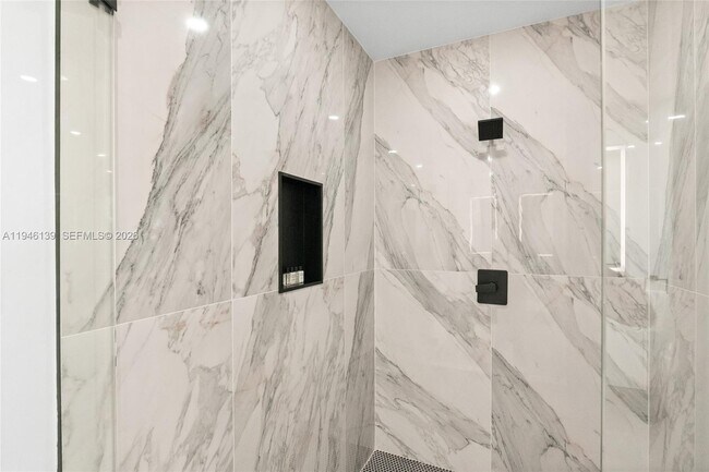 Building Photo - 325 SW 16th St