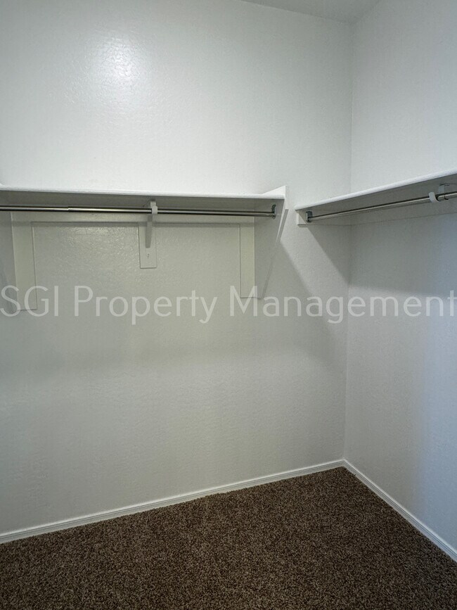 Building Photo - 1645 N Westfall Trail