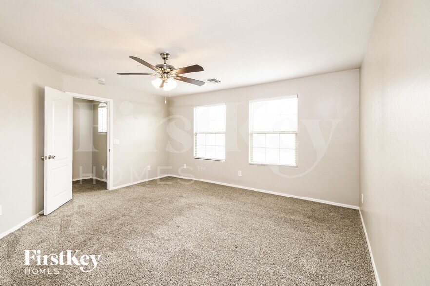 Building Photo - 3531 E Erie St