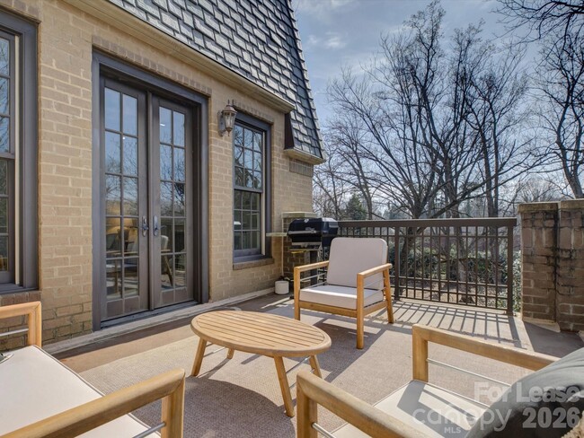 Building Photo - 3278 Park Rd