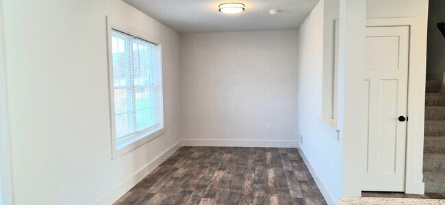 Building Photo - 3 Bedroom 2.5 Bathroom Available in Elizabethtown!