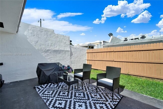 Building Photo - 4260 SW 68th Ct