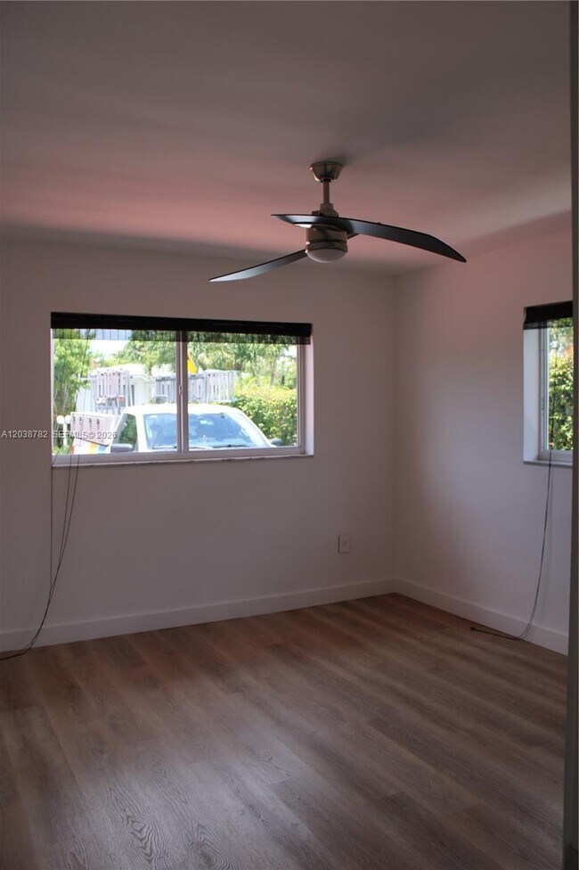 Building Photo - 3827 SW 88th Ct