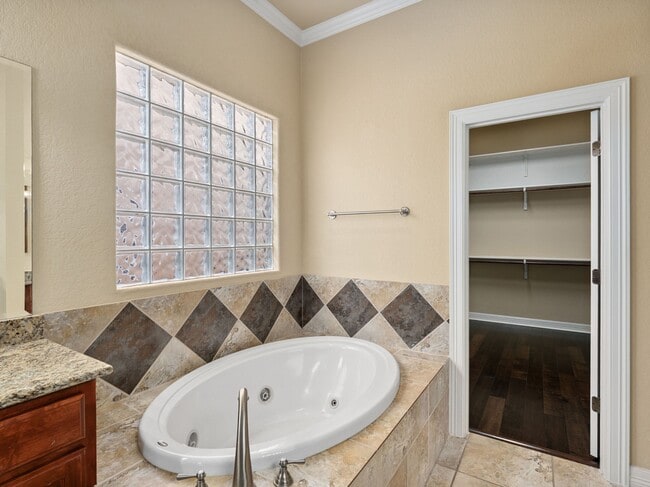 Building Photo - 16026 Huebner Bluff