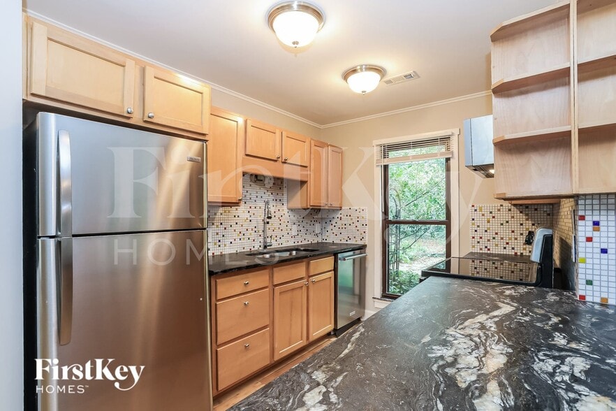 Building Photo - 104 Solway Ct