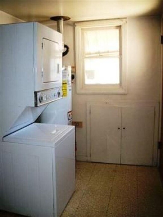 Building Photo - CUTE HOME IN EAST SACRAMENTO!!