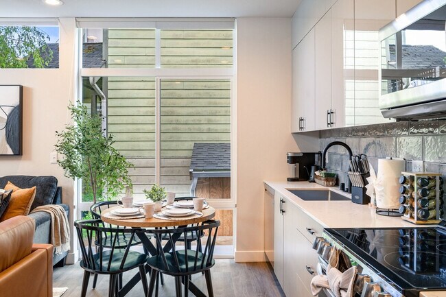 Building Photo - 1600 S Washington St