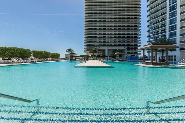 Building Photo - 1800 S Ocean Dr