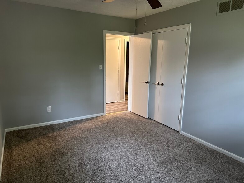 Middle Bed Room - 605 Buckingham Ln