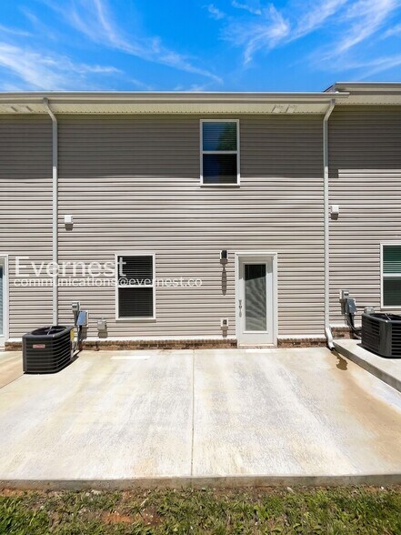 Building Photo - 3385 Polly Dr