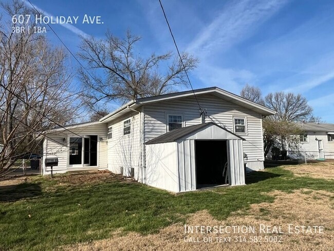 Building Photo - 607 Holiday Ave